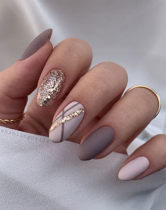 Nails Autumn 2022 With 32 Prettiest Autumn 2022 Nail Trends To Try Now Matte Mauve + Glitter Nails