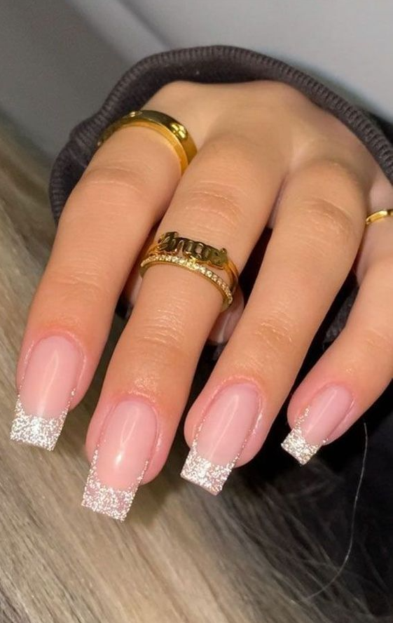 Pretty December Nail Trends - Winter Nails 16