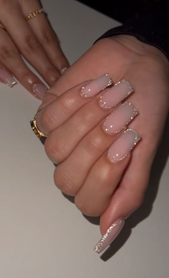 Pretty December Nail Trends   Winter Nails 22