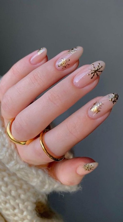 Pretty December Nail Trends - Winter Nails 6