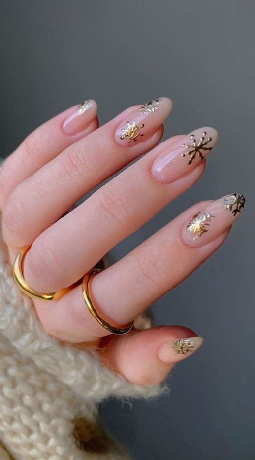 Pretty December Nail Trends - Winter Nails 7