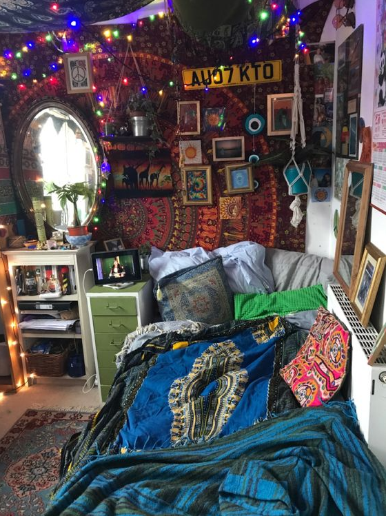 Hippie Apartment Aesthetic - amall hippie bedroom