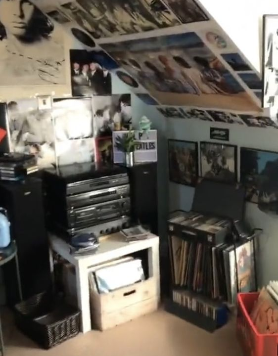 Grunge Bedroom Aesthetic - Gloomecore grunge bedroom