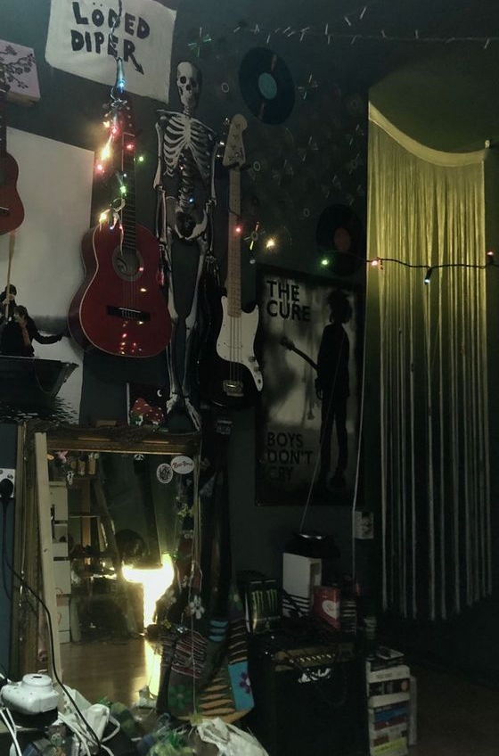 Grunge Bedroom Aesthetic - Guitar And grunge bedroom