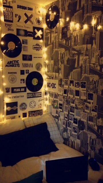Grunge Bedroom Aesthetic   Grunge Bedroom Black And White Vinyl Records