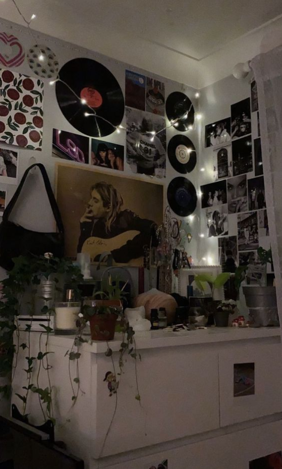 Grunge Bedroom Aesthetic - grunge room plants candles