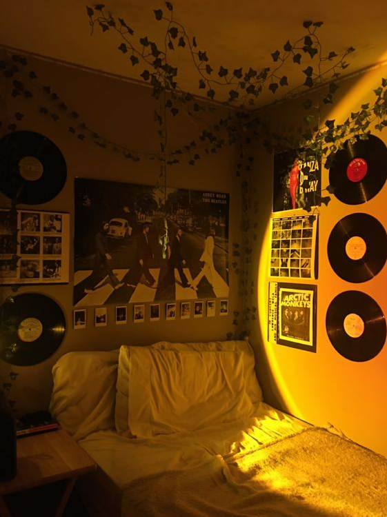 Grunge Bedroom Aesthetic - wall inspiration
