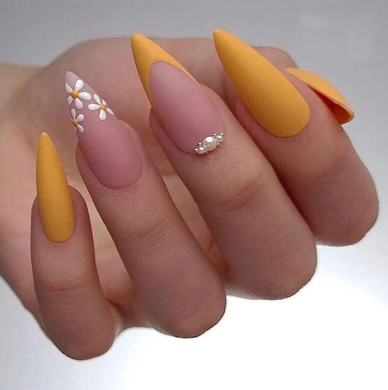Nails With Rhinestones - STRING OF SPRING