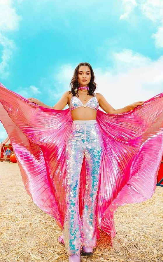 Festival Outfits - PrettyLittleThing Rainbow Metallic Wings