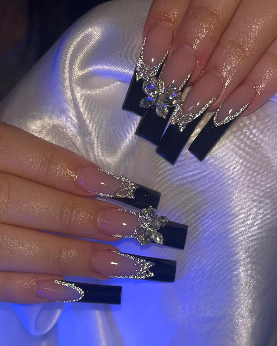 Best 2023 French Tip Nails Inspiration