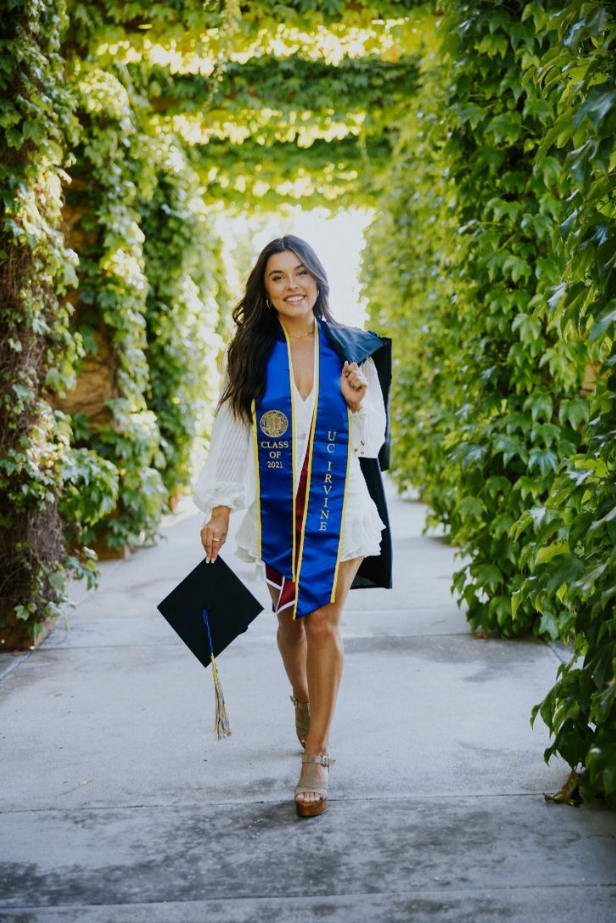 Grad Pic Poses   UC Irvine Senior Grad Graduation Photo Pictures Pics