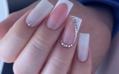 Pretty 2023 French Tip Nails Inspiration