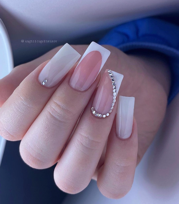 Pretty 2023 French Tip Nails