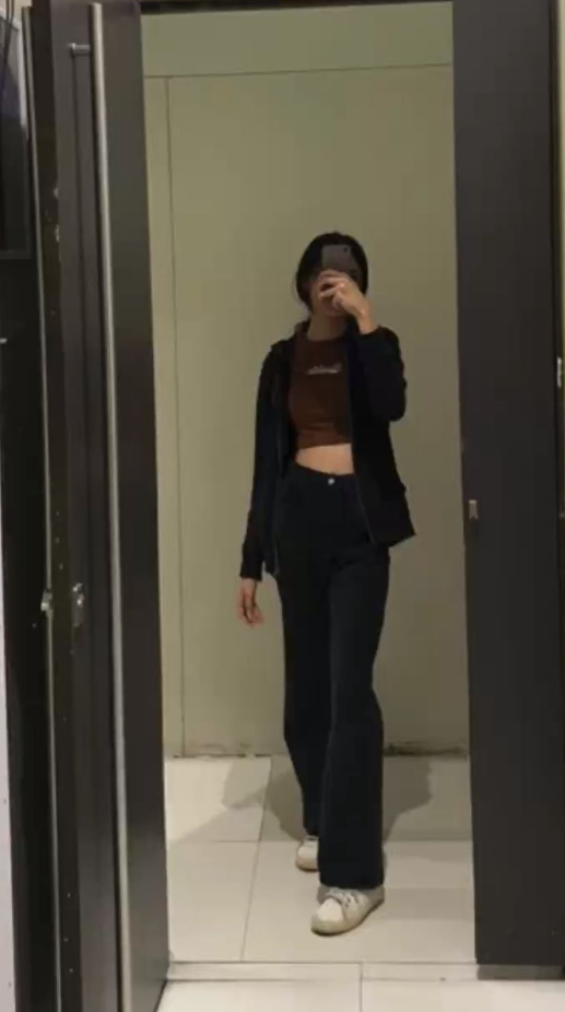 Baggy Latina Outfits   No Face Mirror Selfie Edition 2 Photography Poses Casual Day Outfits Fashion Outfits Causual Outfits Stylish Outfits Pretty Outfits