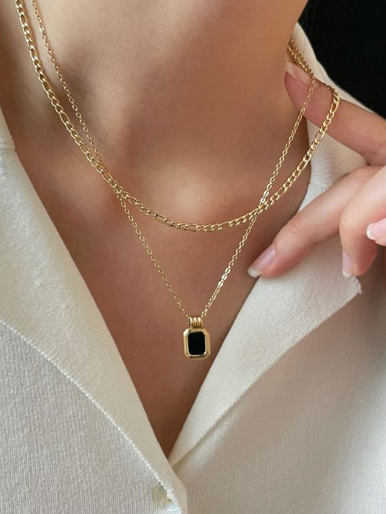 Black Gift   Vintage Onyx Pendant Necklace Double Layered 18K Gold Crystal Necklace White Mother Of Pearl Statement Charm Vintage Gold Necklace