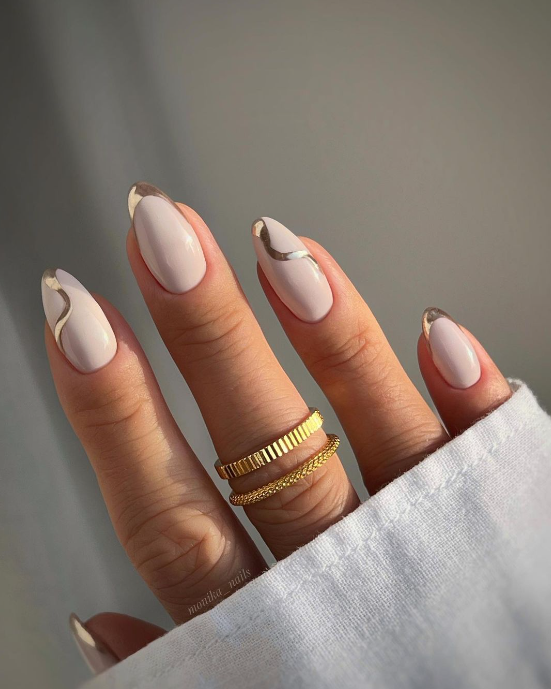 Elegantly Cute Fall Nail Art Picture