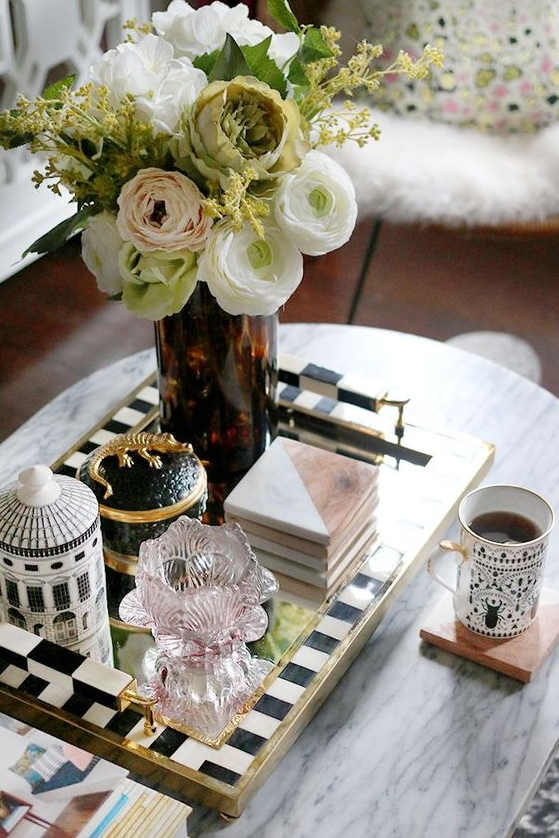 Coffe Table Arrangment   Coffee Table Styling With Black And White Tray