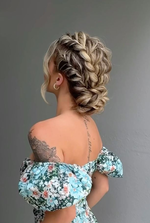 Pretty 2024 Prom Hairstyles Inspiration