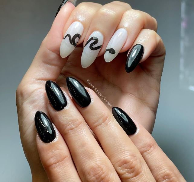 Black And White Snake Design Nails