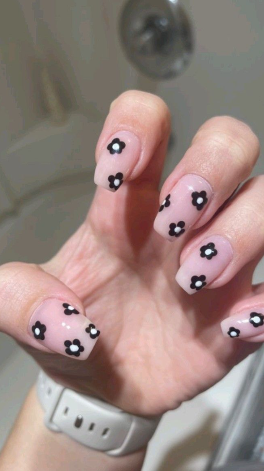 Nail Art White Nails Short Nails Stylish Nails Fake Nails Designs Lilac Nails Checkered Nails