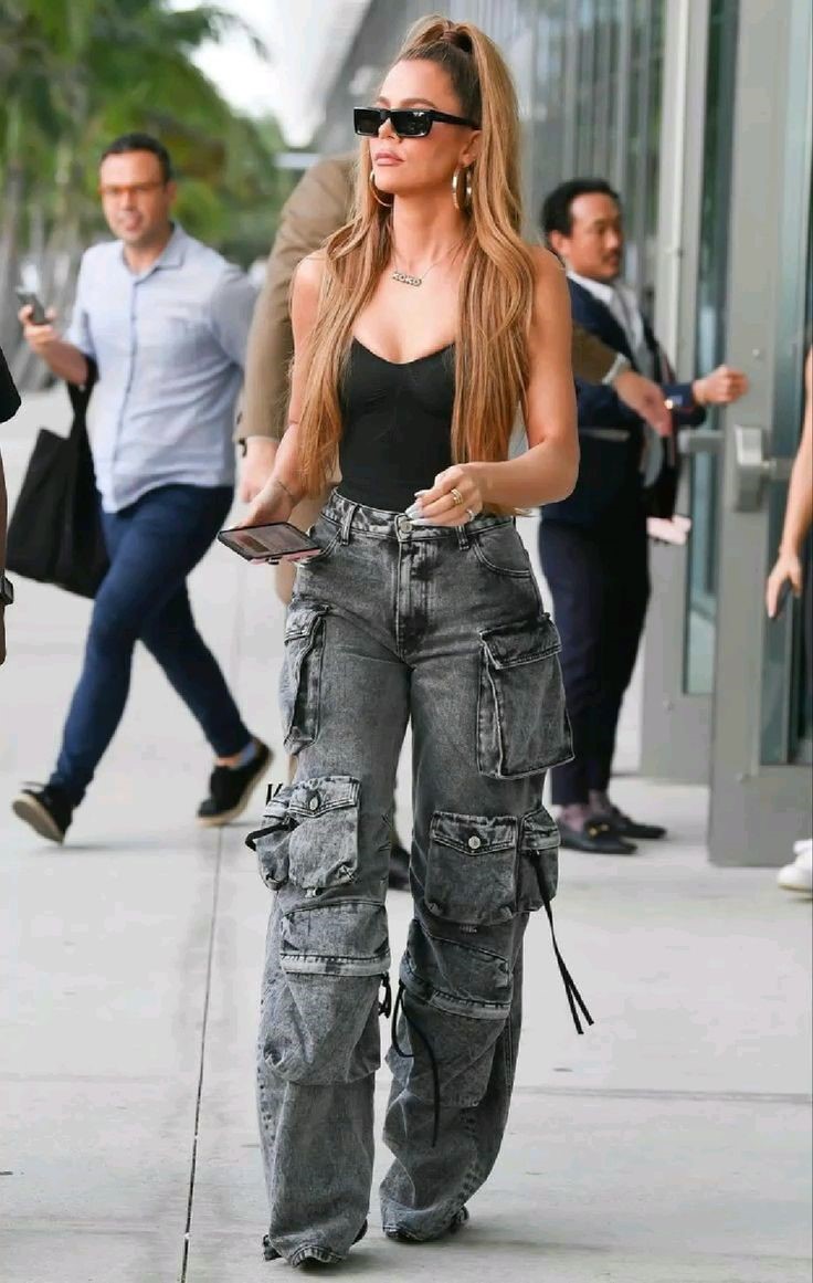 Khloe Kardashian Outfit Ideas Cargo Pants