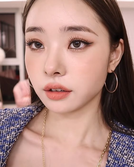 Cold Girl Makeup   How To Pull Off TikTok's “Cold Girl” Makeup Trend