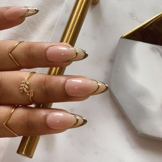 New Years Nails Acrylic - Eye Catching Gold Nail Ideas to Spice Up Your Appearance