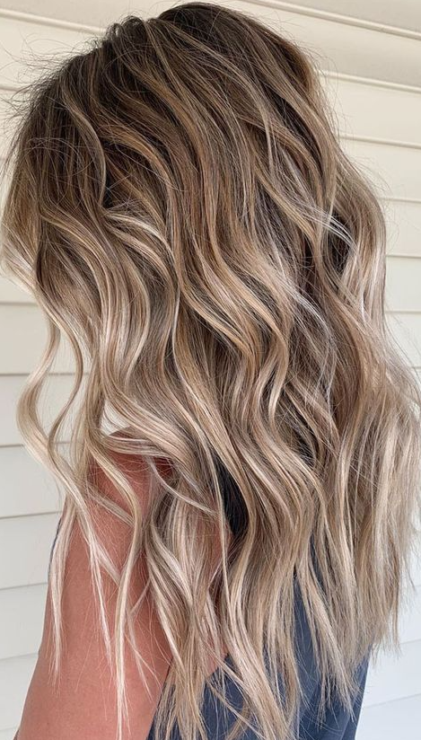 2023 Hair Trends For Women   Prom Hairstyle Wavy Style