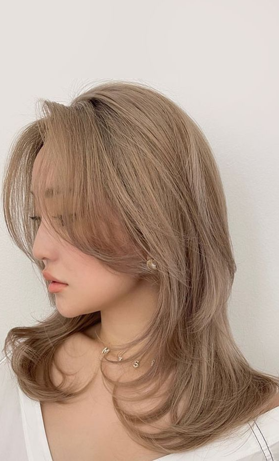 2023 Hair Color Trends For Women - Different Haircuts for Women Layers Bangs Milk Tea Hair Colour