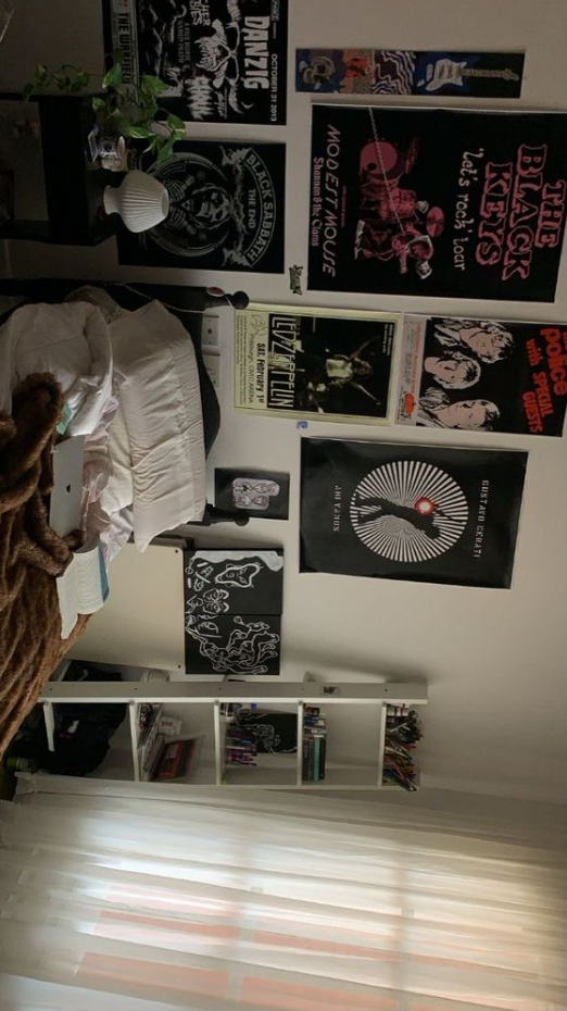 Grunge Bedroom Aesthetic - wall decor grunge bedroom