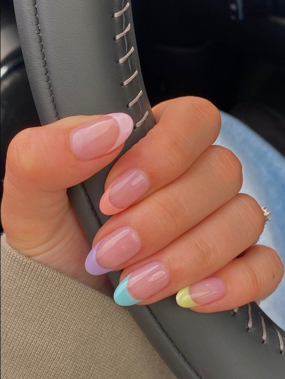 Nails French Tip - summer nail trends 2023