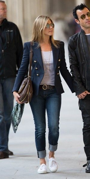 Outfits For Women - Jennifer Aniston in navy blazer