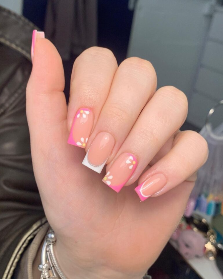 Pretty Spring Short Nails Picture