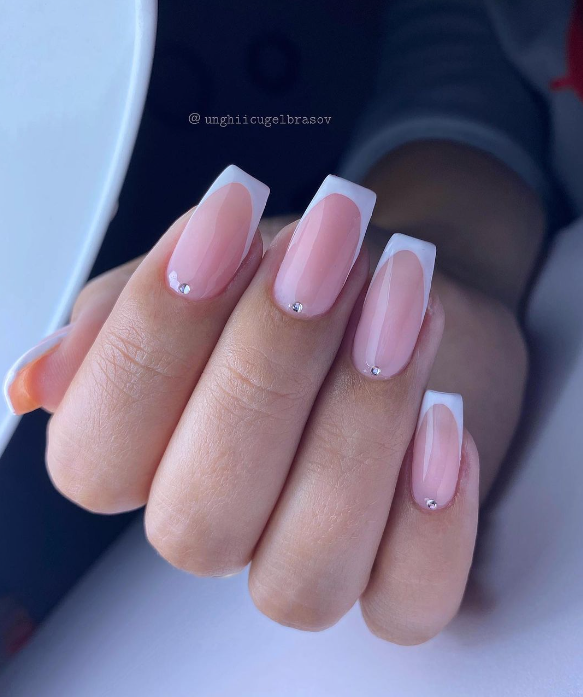 Pretty 2023 French Tip Nails
