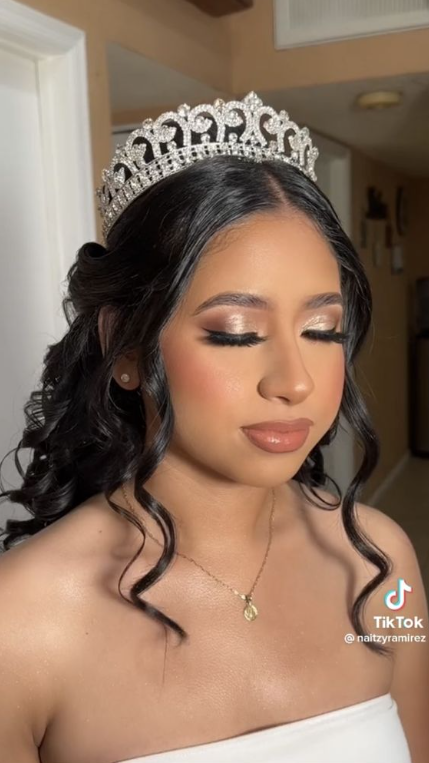 Hair Down Quinceanera Hairstyles - Gold makeup looks