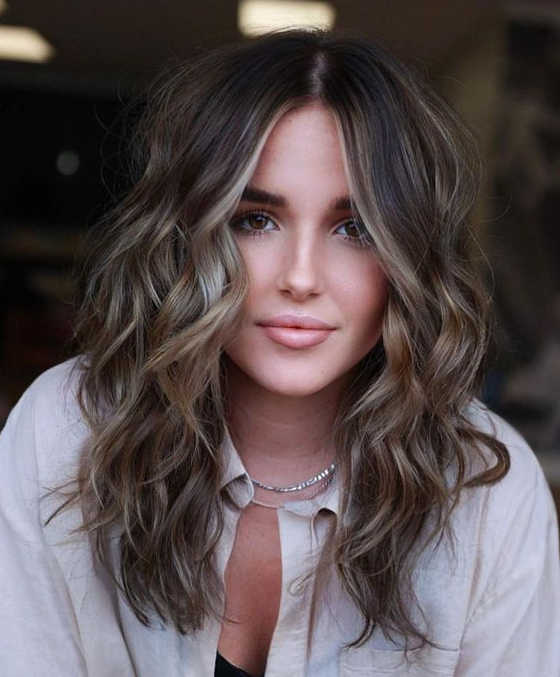 Summer 2023 Hair   Stunning Medium Hairstyles For Round Faces Trending In 2023