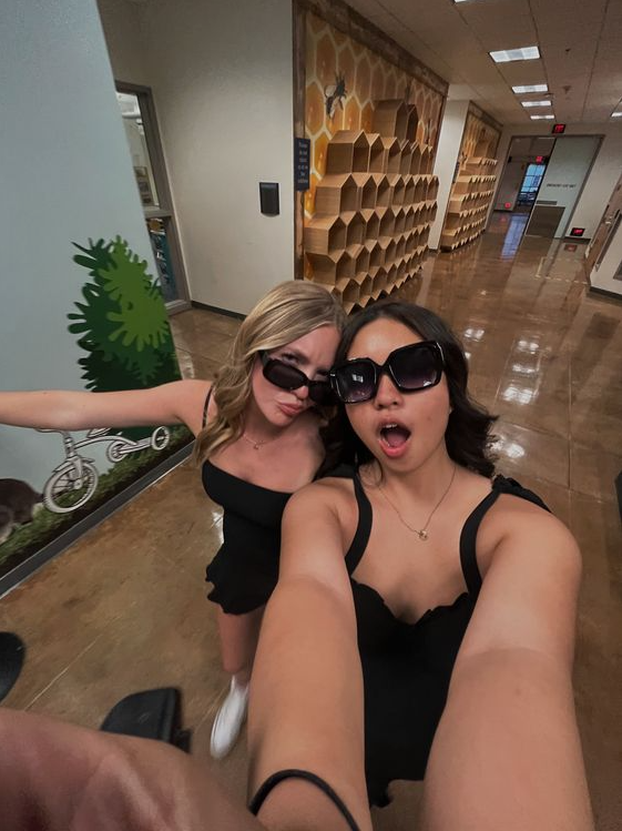 Duo Pictures - Selfie sunglasses friends cool fun duo vibes insp
