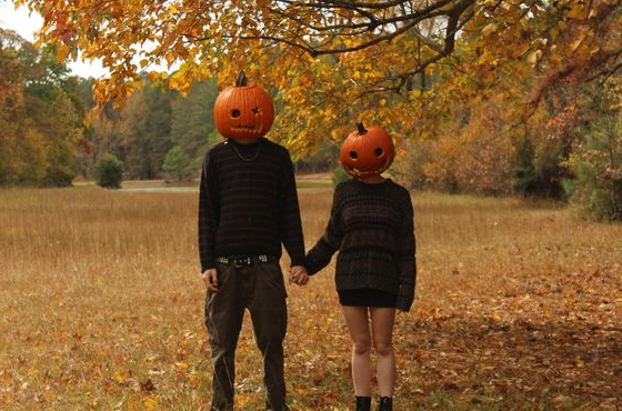 Autumn Pfp - Pumpkin head photoshoot couple goals girlfriend boyfriend sweater weather outfit photography inspo