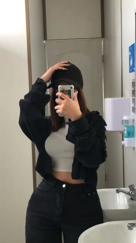 Baggy Latina Outfits   No Face Mirror Selfie Edition 2 Photography Poses Casual Day Outfits Fashion Outfits Causual Outfits Stylish Outfits