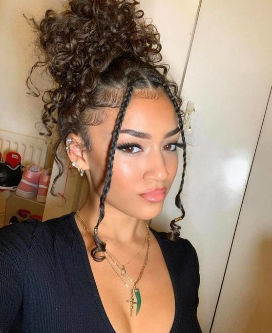 Hairstyles Natural Hair   Invite Summer Vibes Into Your Look With These Effortlessly Sexy Curly Hairstyles