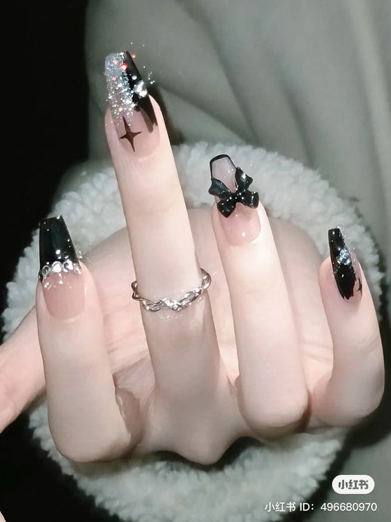 Nails with Bows - Chinese sparkly black and white bow nails