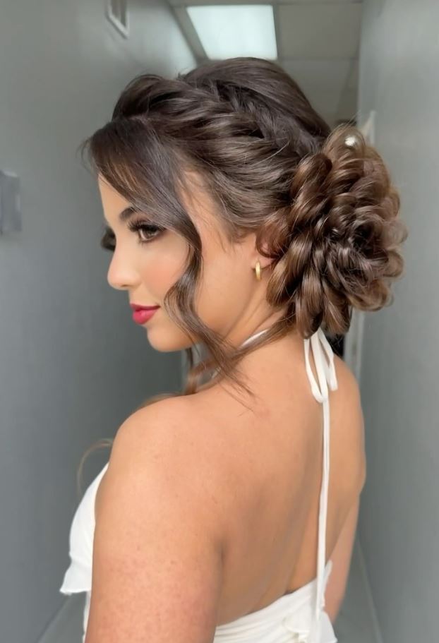 Pretty 2024 Prom Hairstyles Gallery