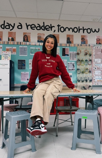 Sweatshirt With Cargo Pants And High Top Sneakers