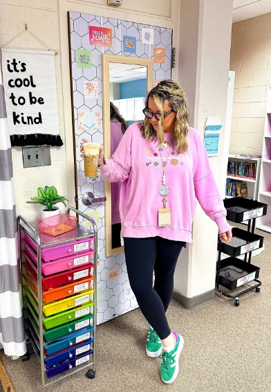 Sweatshirt With Leggings And Samba Adidas Sneakers