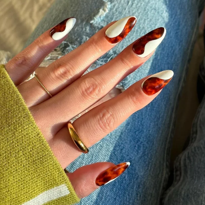 Tortoiseshell Cream Swirl Nails