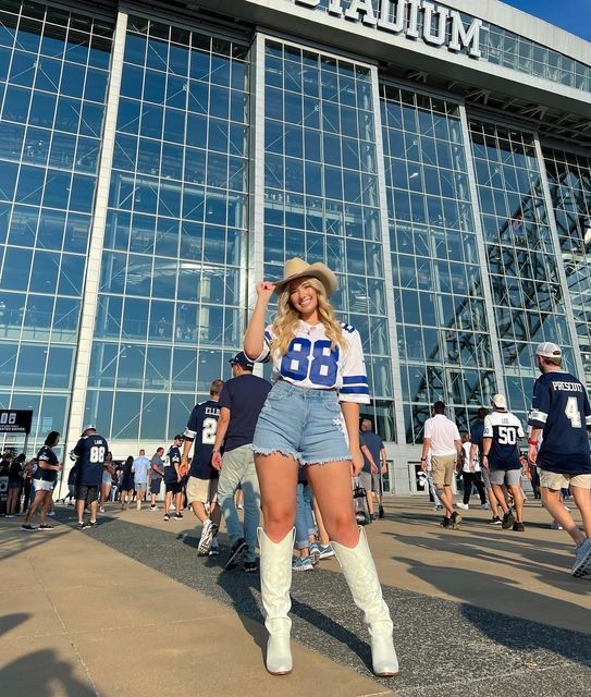 Football Outfits Nfl Outfits Football Game Outfit Gameday Outfit Gaming Clothes Casual Dinner Outfit Summer