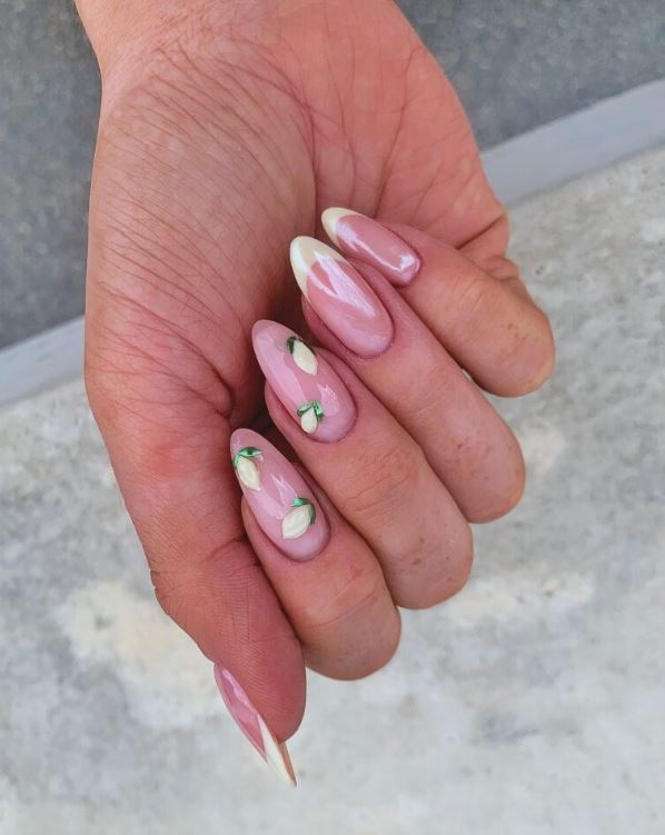 Gorgeous Almond Nail DesignsPhoto