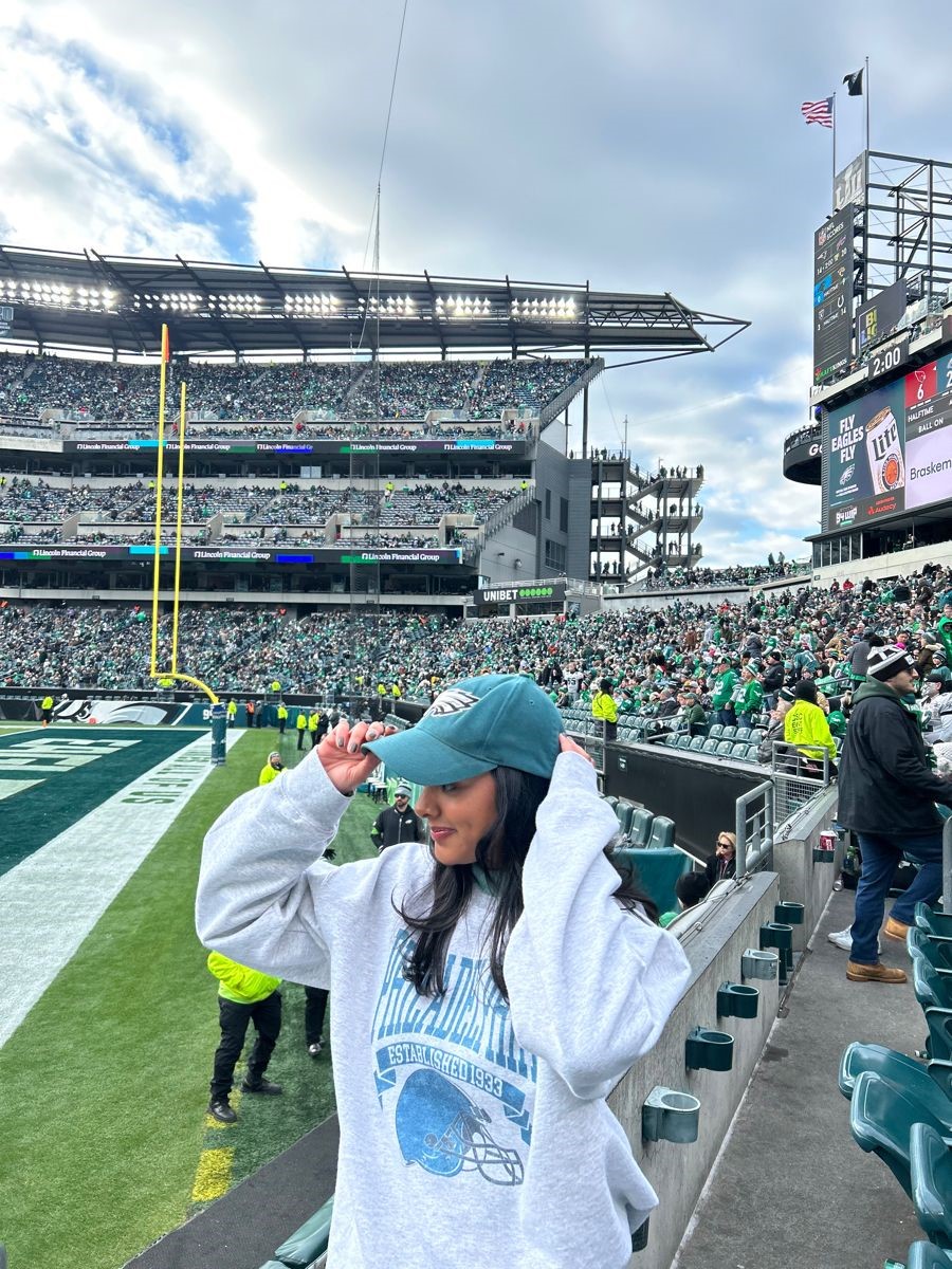 Philadelphia Eagles Game Nfl Game Inspiration Photo Nfl Game Inspo Outfit Photo Nfl Outfits Football Game Outfit Nfl Wives Gaming Clothes Hockey Game Outfit Nfl Stadiums