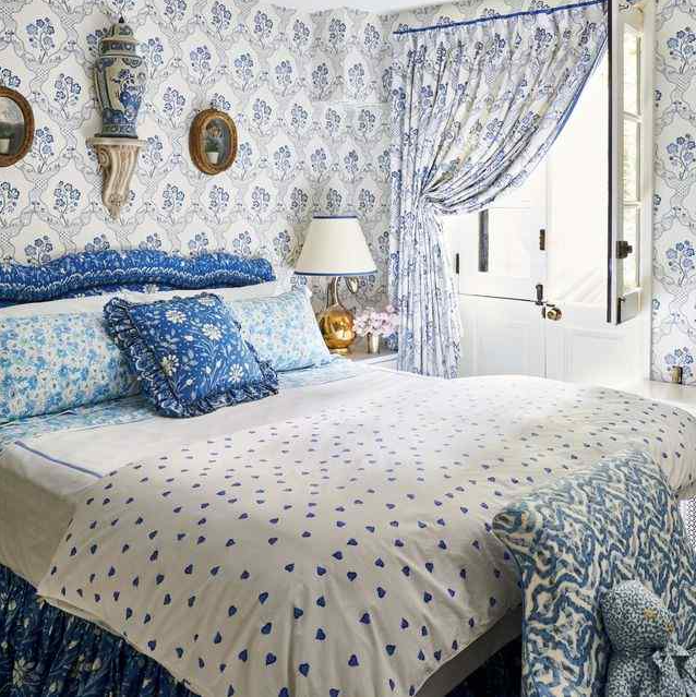 Antiquated Wallpaper Creates A Luxurious Vintage Bedroom Design