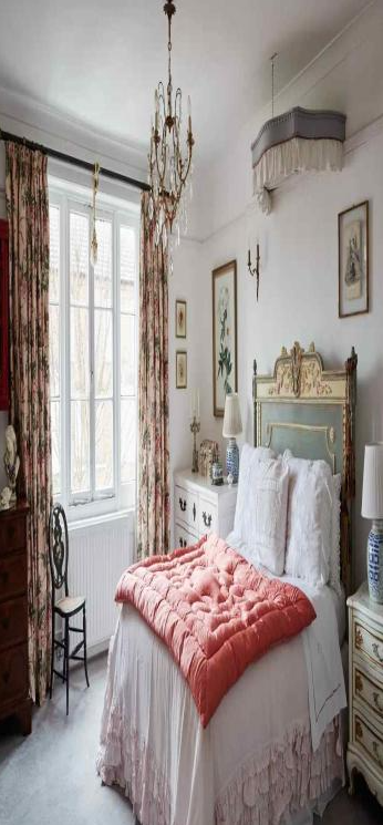 For This Georgian Theme Room, Go Ultra Feminine With Vintage Linens And Furnishings